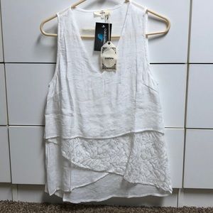 NWT mixed material tank size small